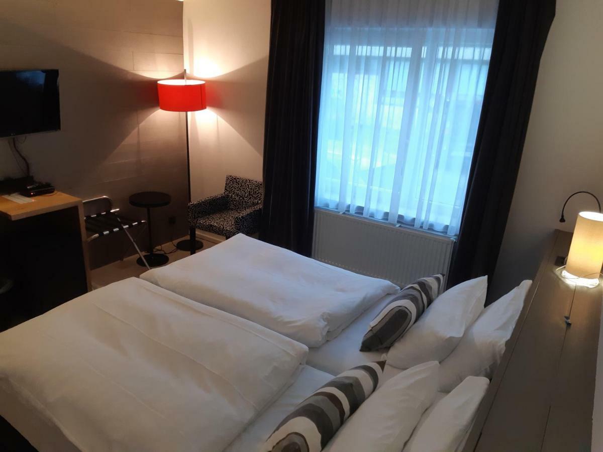 Guesthouse Au Coin De La Rue มัลเมอดี ภายนอก รูปภาพ