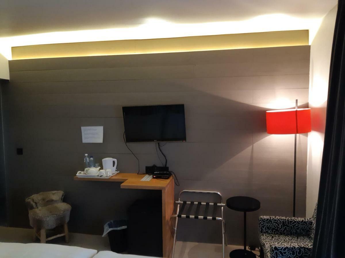 Guesthouse Au Coin De La Rue มัลเมอดี ภายนอก รูปภาพ
